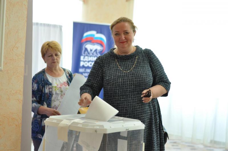 Надежда Суровцева проголосовала в поселке Чкаловский