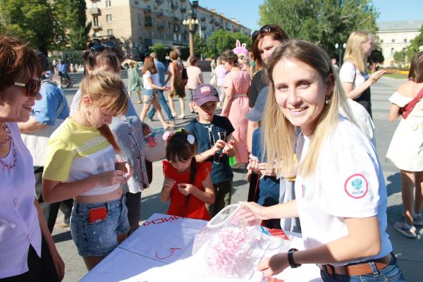 Активисты ОНФ провели для волгоградских семей акцию «Парад семьи» в честь Дня семьи, любви и верности