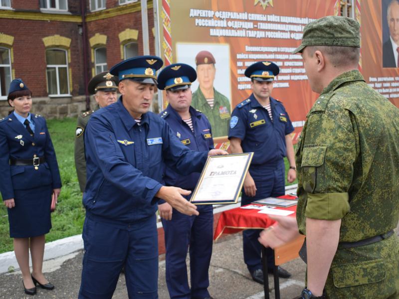 В Иркутске, в день образования тыловых подразделений Росгвардии, в авиационную эскадрилью поступила комбинированная дорожная машина