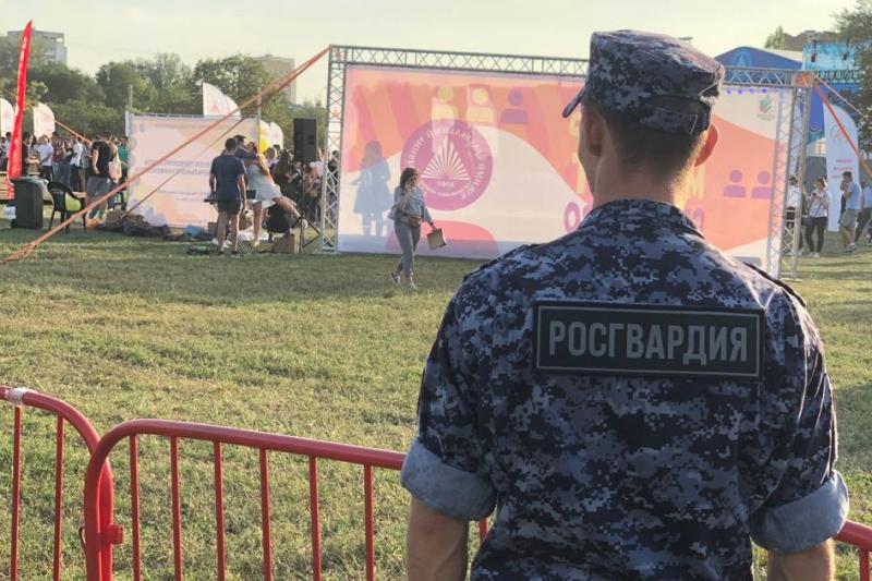 В Ростовской области Росгвардия обеспечивает безопасность торжественных мероприятий в День знаний