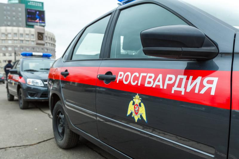 В Челябинске сотрудники Росгвардии задержали мужчину с документом, имеющим признаки подделки