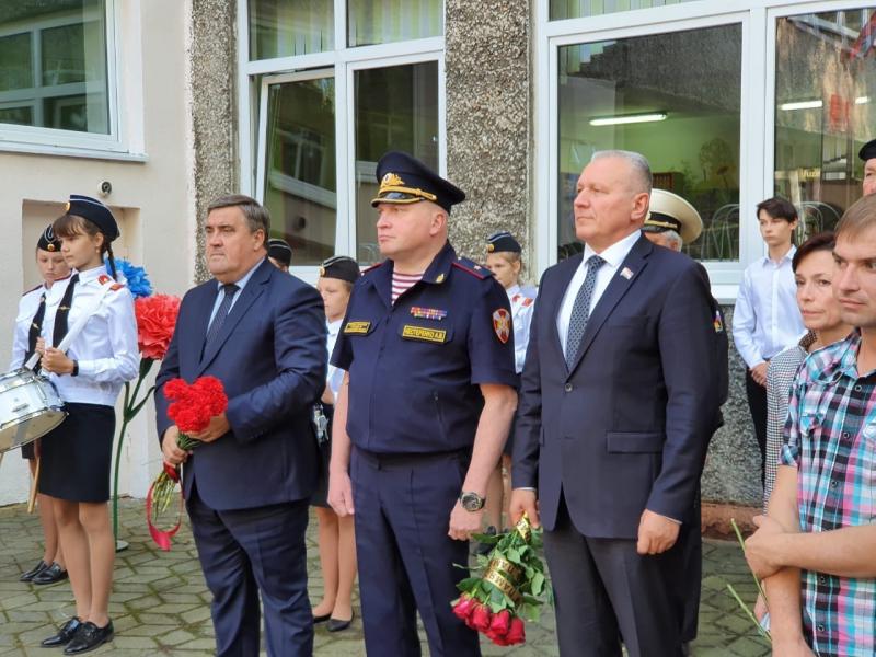 В Калининграде открыли мемориальную доску памяти погибшего офицера ОМОН