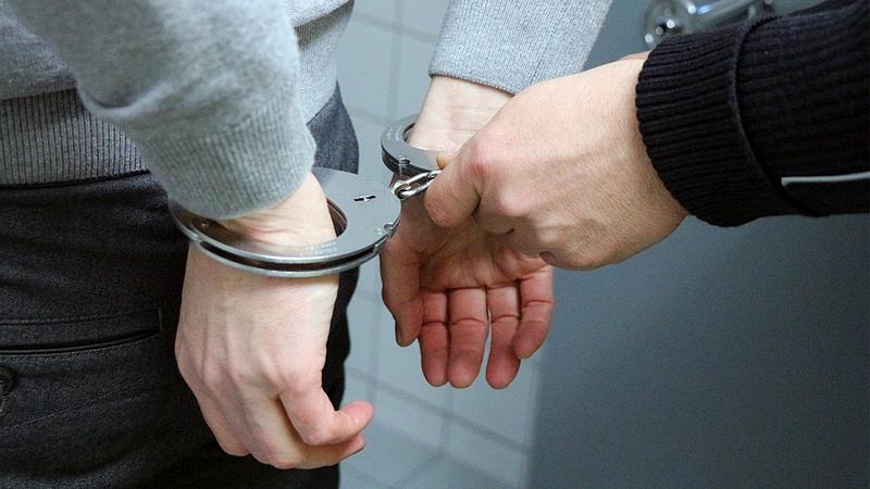 Полицейские Мещанского района столицы задержали подозреваемых в грабеже