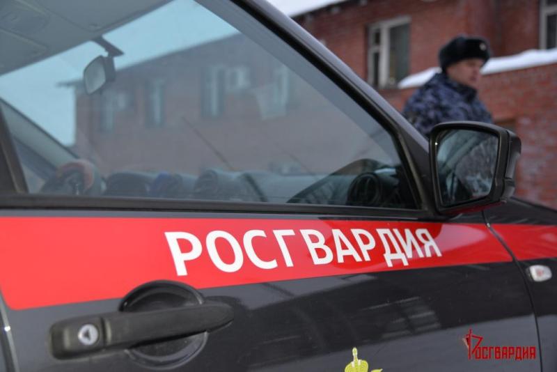 На Среднем Урале росгвардейцы задержали подозреваемого в незаконном обороте наркотиков