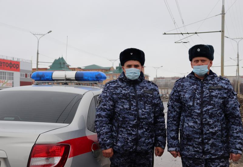 В Йошкар-Оле сотрудники Росгвардии оказали помощь водителю и пассажирам маршрутного такси