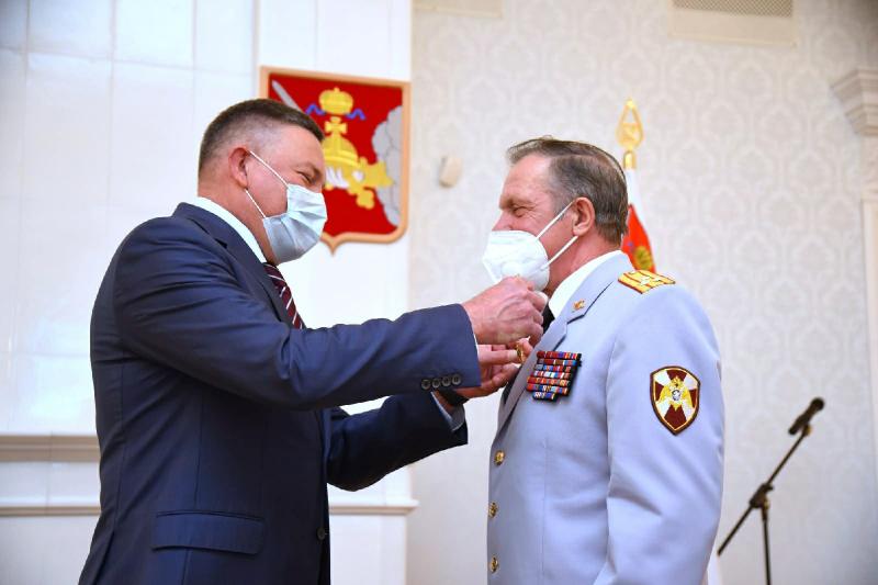 Первый командир череповецкого ОМОН удостоен ордена Дружбы