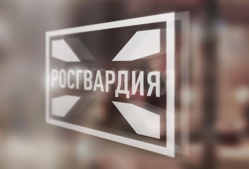 В Челябинске сотрудники вневедомственной охраны по горячим следам задержали подозреваемого в нанесении ножевых ранений сотруднику магазина