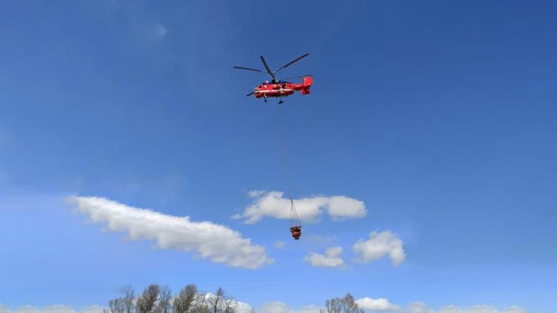 Экипажи пожарных вертолетов Московского авиацентра сбросили более 200 тонн воды на пожаре в Подмосковье