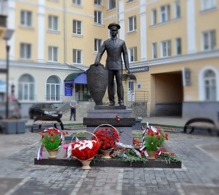 Росгвардия Гид. Памятник полицейскому в Ульяновске