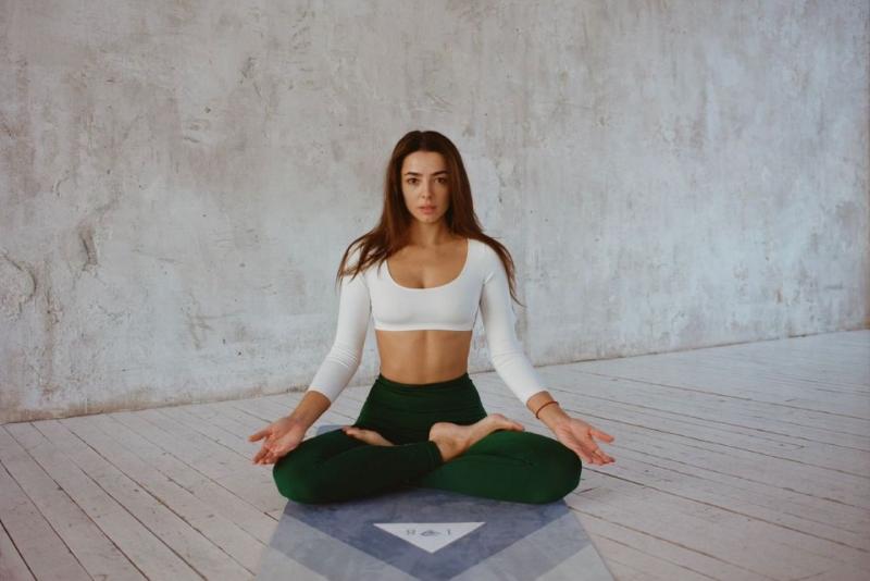 Нина Коломийцева: как избавиться от вдовьего горба с помощью йоги