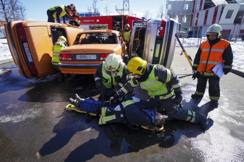 Спасатели Московского авиацентра показали мастерство на соревнованиях