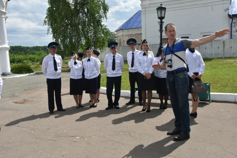 Ветеран Росгвардии Владимир Помаскин провел экскурсию по Трифонову монастырю для представителей взаимодействующих органов