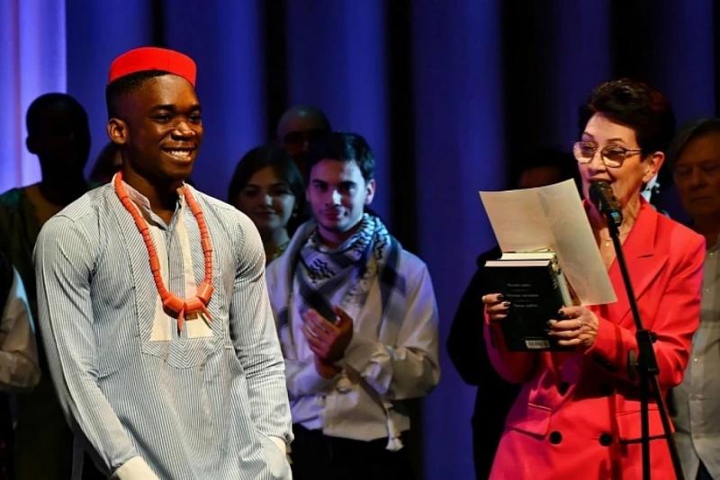 Иностранные студенты ЛЭТИ – призеры поэтического конкурса