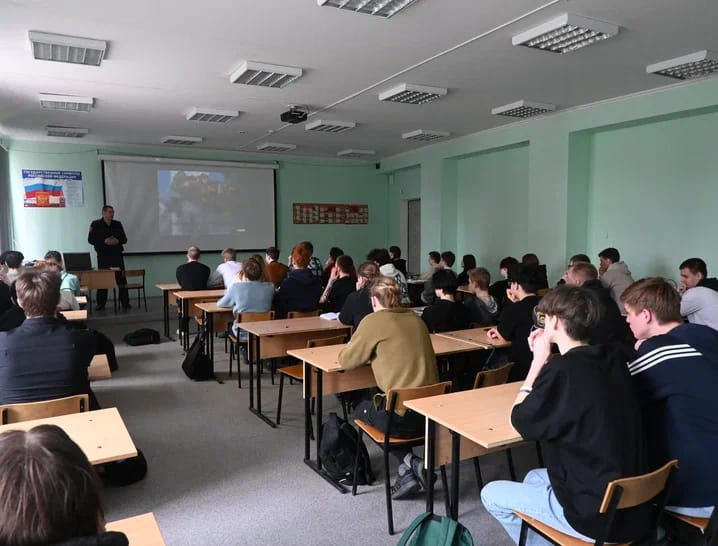 Росгвардейцы пояснили орловской молодежи принципы противодействия экстремизму