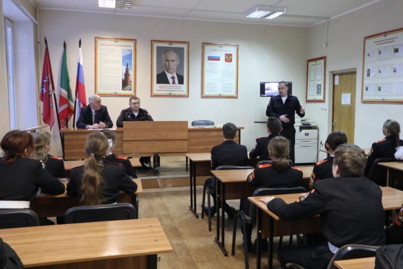 В Зеленограде сотрудники Госавтоинспекции и общественники провели профилактическую беседу с кадетами