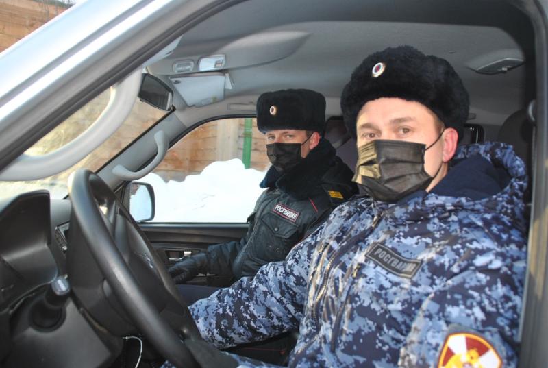 В Кирове росгвардейцы задержали подозреваемого в краже бензопилы