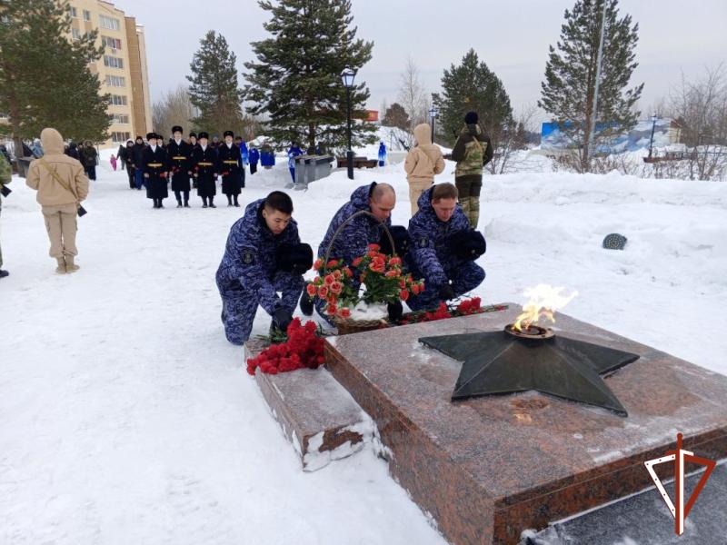 В Югре росгвардейцы провели встречи с подшефными школьниками и воспитанниками гвардейской смены о 80-летии снятия блокады Ленинграда