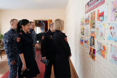 В Ульяновске дети росгвардейцев приняли участие в выставке рисунков, посвященной пожарной безопасности