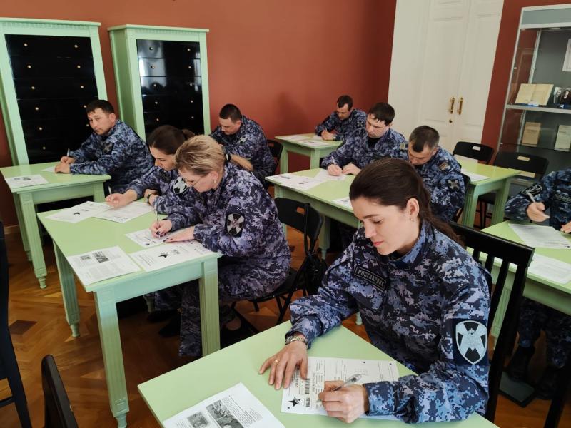 Росгвардейцы в Оренбурге написали «Диктант Победы»