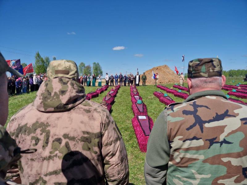 Сотрудники столичного главка Росгвардии  приняли участие в перезахоронениях  680 красноармейцев