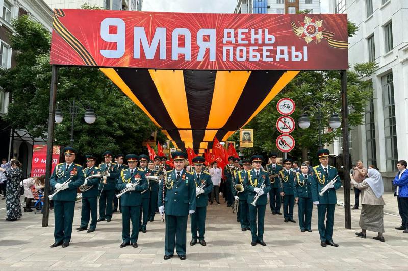 Музыканты Росгвардии приняли участие в праздничных мероприятиях ко Дню Победы в Грозном