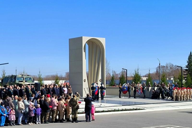 90 тонн цемента, выпущенного АО «Искитимцемент», было направлено на возведение мемориала в честь павших героев