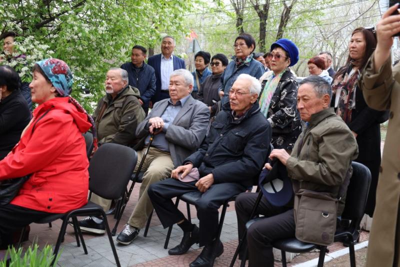 В Улан-Удэ прошел митинг, посвященный 85-летию со дня рождения Дугаржапа Дашиева