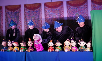Кукольное представление «Мүнгэн мүшэдүүд» поставил театр: зрители дети - новости культуры, Россия