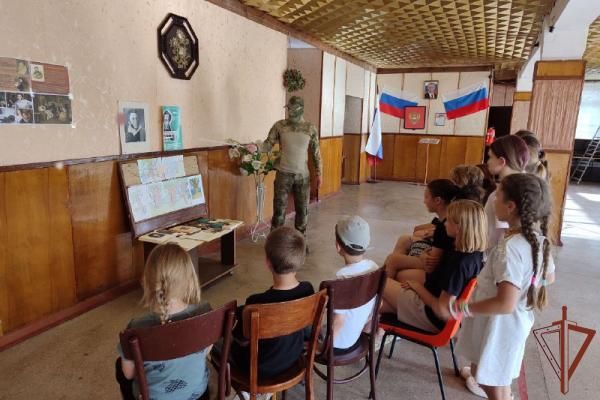 Росгвардия в День рождения А.С. Пушкина провела познавательные мероприятия для детей и молодежи в Херсонской области