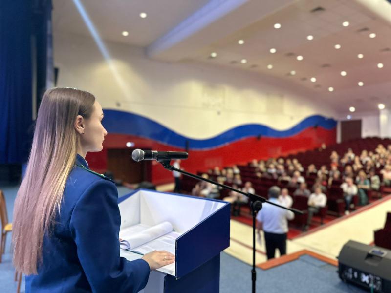 Новороссийской транспортной прокуратурой в преддверии летней сессии преподавателям поднадзорного учебного заведения проведены лекции по противодействию коррупции