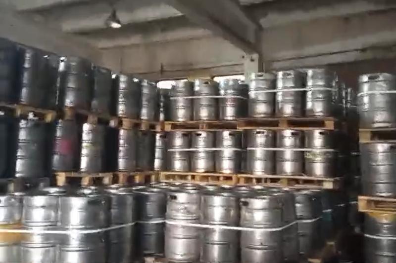 Почти 50 тонн контрафактного пива изъяли силовики у коммерсанта в Новосибирске