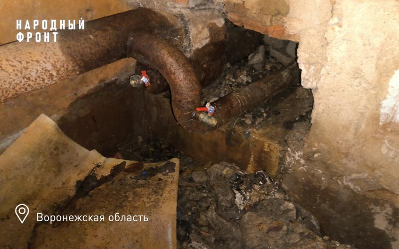 Коммунальная чертова дюжина в Воронеже 13-этажный дом девять лет тонет в нечистотах