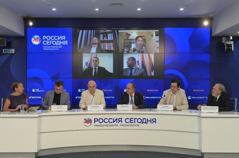 Лидер движения «Всеармянский фронт» Аршак Карапетян 18 июня выступил в Международном мультимедийном пресс-центре 