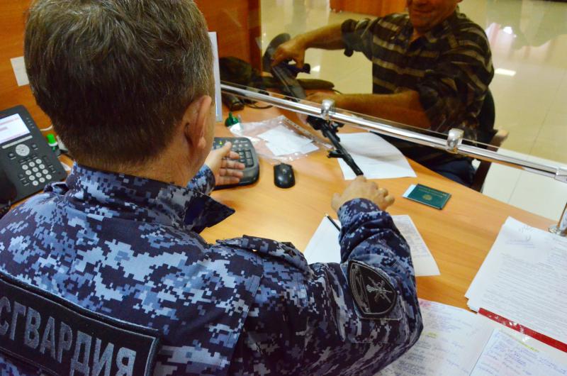 Росгвардейцы за месяц проверили более 320 владельцев оружия в Тамбовской области