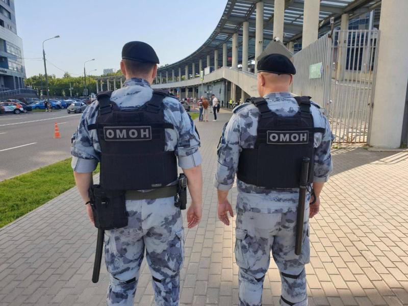 Охрану общественного порядка и безопасность на  футбольном матче в Москве обеспечила Росгвардия