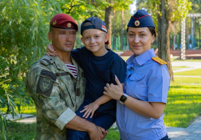 «Папа – спецназовец, мама – следователь»: как семья в погонах отмечает День семьи, любви и верности в Пензенской области