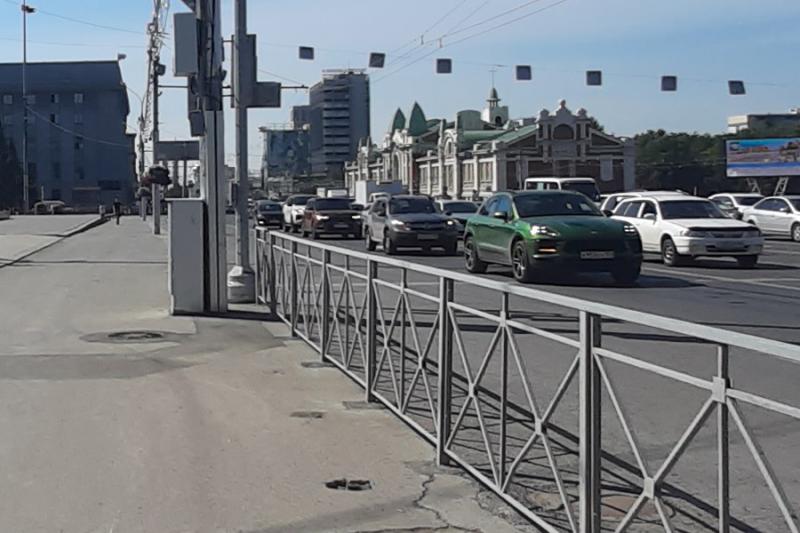Нужно ли сохранять ограждения на улицах Новосибирска — спрашивает мэрия у горожан