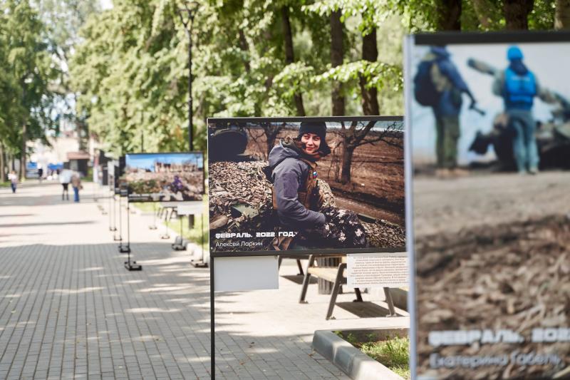 В Новосибирске впервые состоялась выставка деятелей искусства Донецкой народной республики «Юность в огне»