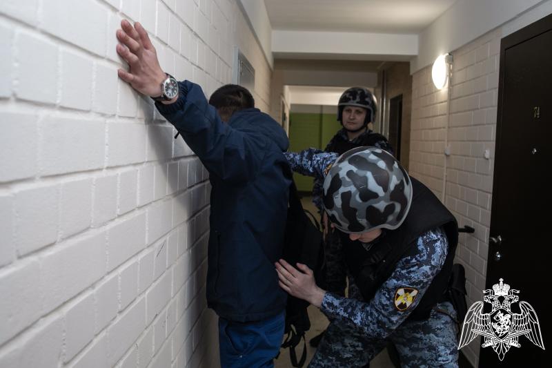 В Кирове росгвардейцы задержали дебоширов в развлекательных заведениях