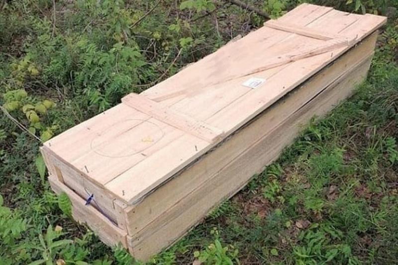 Ритуальщики потеряли гроб в лесу под Новосибирском