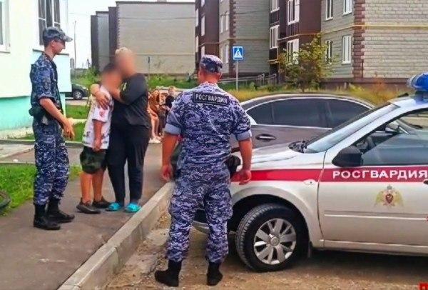 В Егорьевске сотрудники местного отдела вневедомственной охраны вернули маме потерявшегося ребенка
