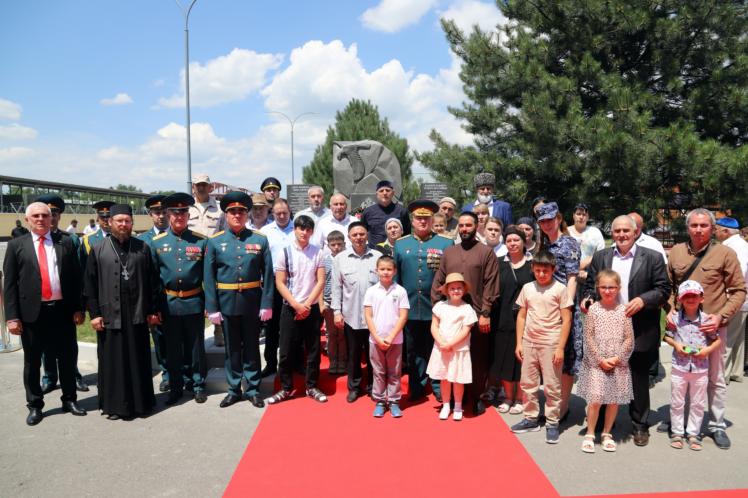 Командующий ОГВ(с) поздравил личный состав Назрановского полка с годовщиной