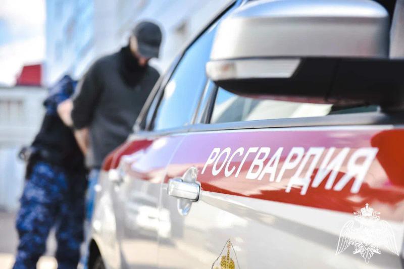 В Московской области сотрудники Росгвардии по горячим следам задержали подозреваемого в нанесении телесных повреждений