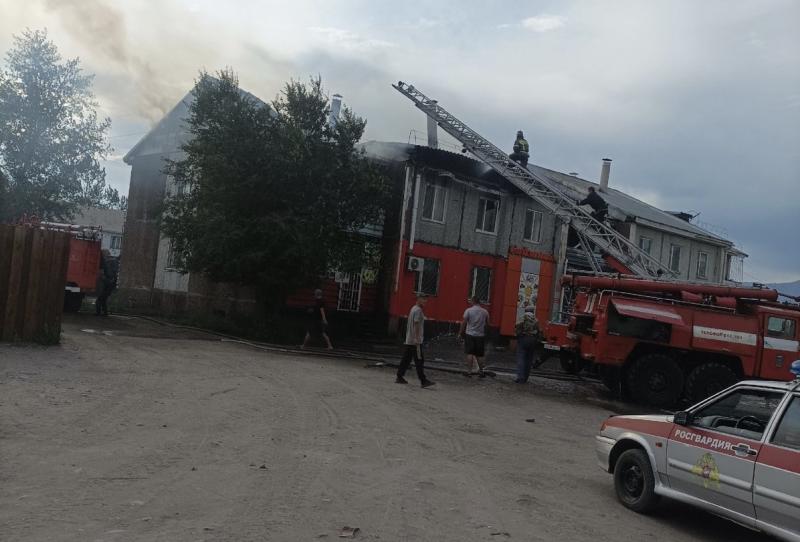 Росгвардейцы обеспечили безопасность граждан при тушении пожара в Туве