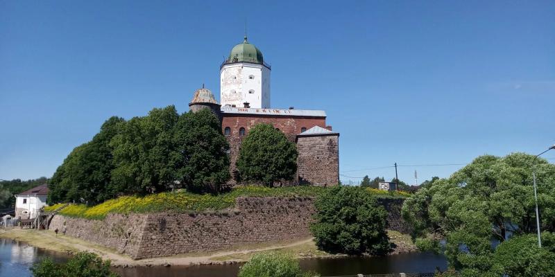 Парк Замковый остров в Выборге: Историческая атмосфера и природные достопримечательности