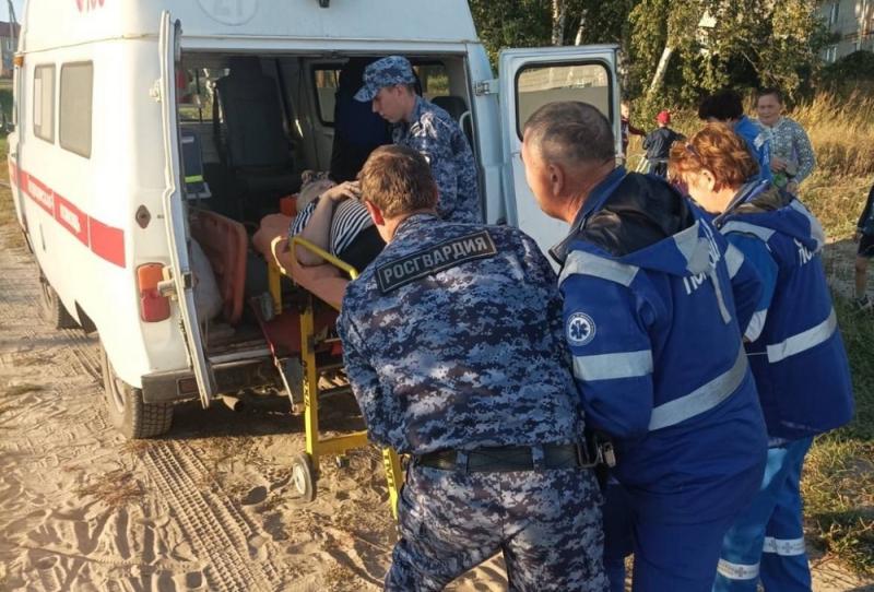 Не прошли мимо: в Пензенской области росгвардейцы помогли пожилой женщине, сломавшей ногу на улице