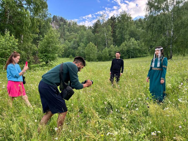 Премьера литературных клипов на родных языках народов России в исполнении молодых авторов ― участников проекта «Языковая арт-резиденция»