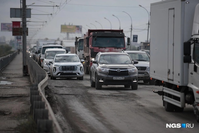 Строительную готовность закрытой полосы Димитровского моста оценили на 14%