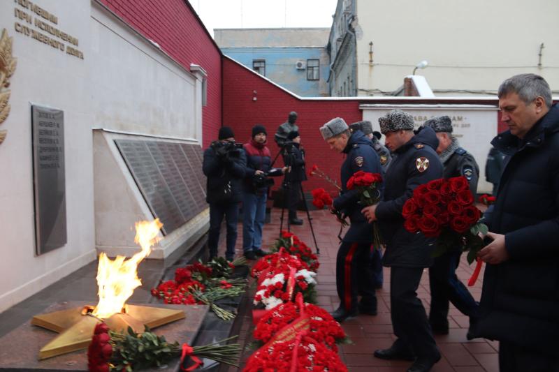 В Самаре сотрудники Росгвардии почтили память своих коллег, погибших при исполнении служебных обязанностей