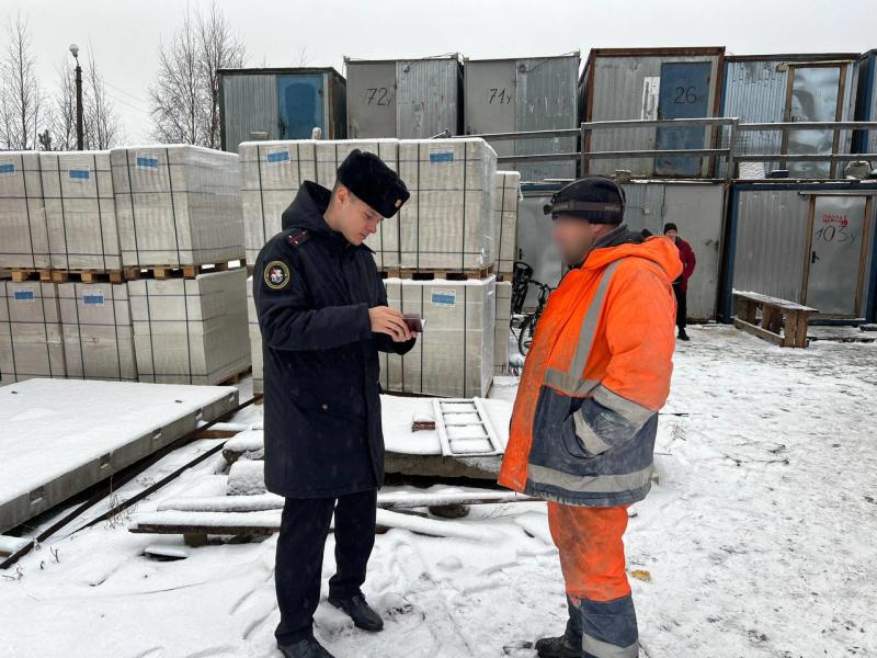 Военные следователи гарнизона Северодвинска продолжают активную работу по выявлению уклонистов от военной службы среди натурализованных граждан.